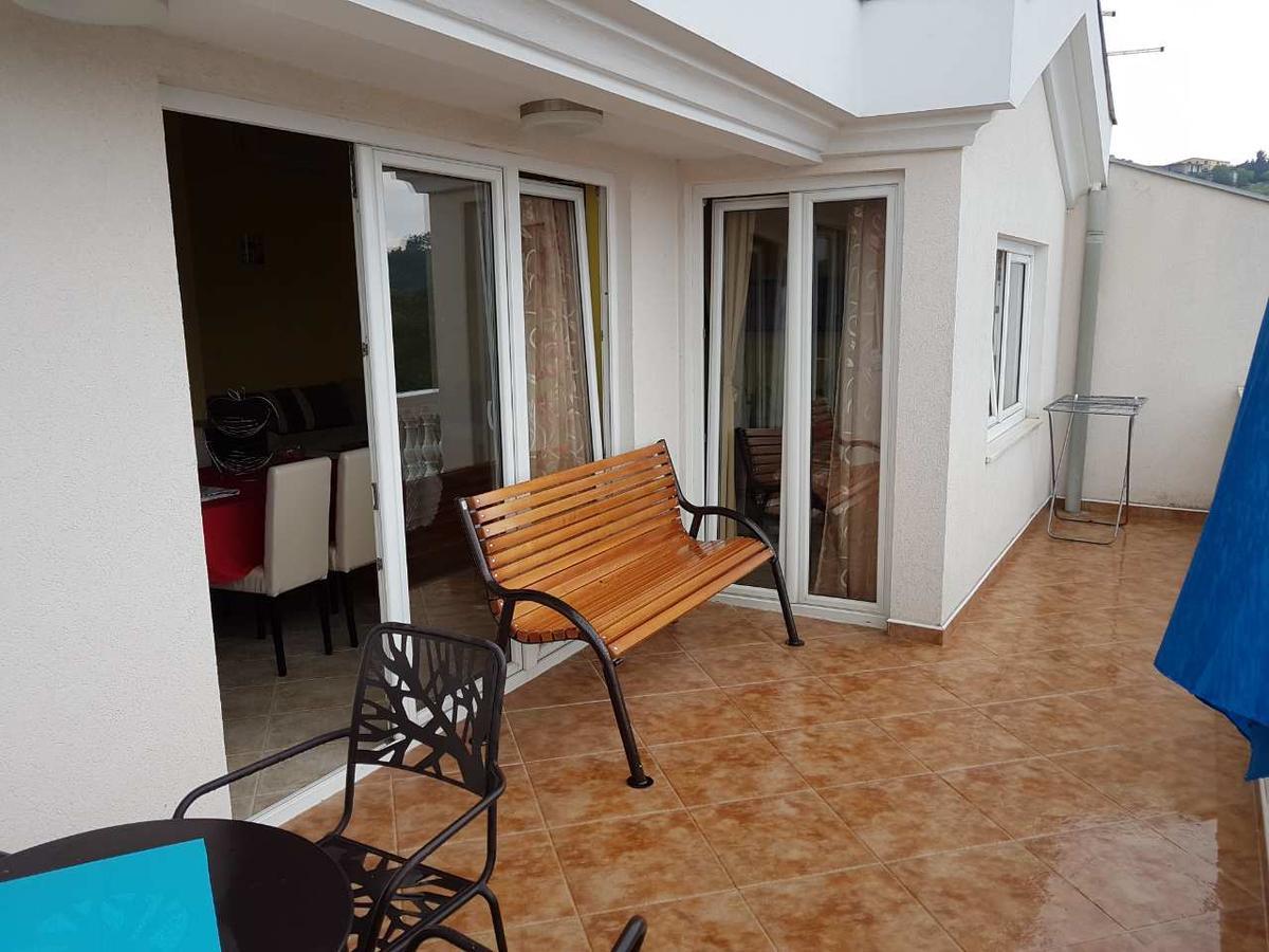Porodicni Apartman Херцег-Нови Экстерьер фото